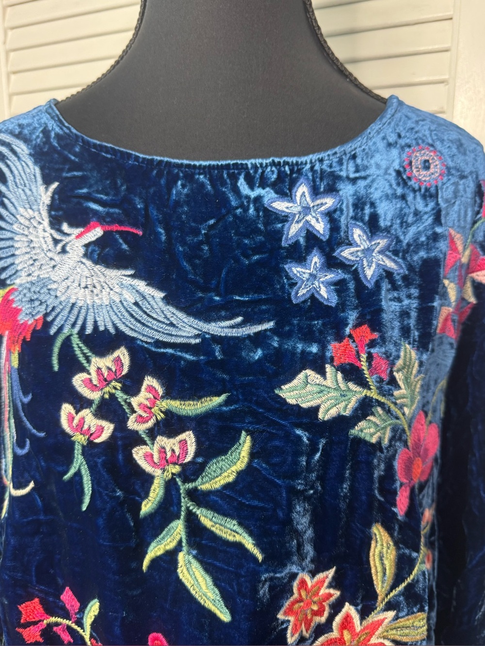 Johnny Was Navy Velvet Embroidered Floral & Bird Tunic Bohemian Women Size Sm - Picture 4 of 9